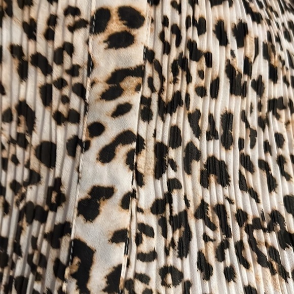 Banana Republic animal print pleated buttoned down long sleeves top blouse Sz S - Picture 6 of 7